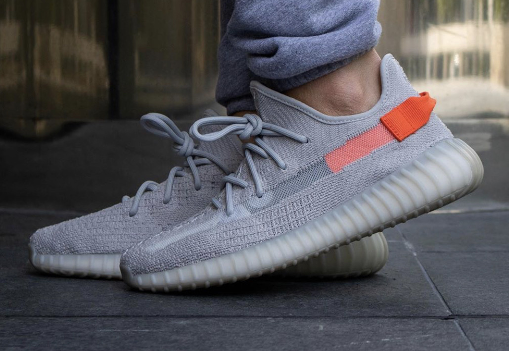 Yeezy 350 Tail Light: Odkryj idealne buty dla miłośników stylu