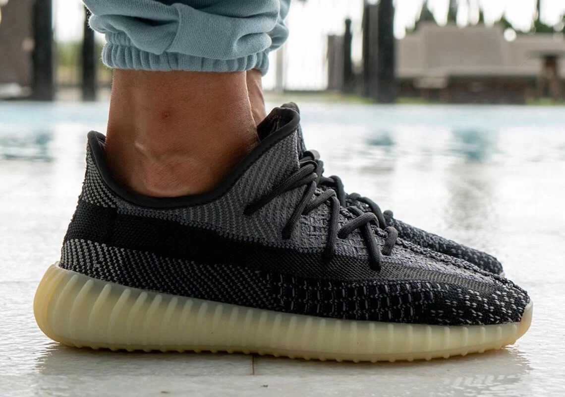 Yeezy 350 Carbon: Stylowe obuwie dla współczesnego miłośnika mody